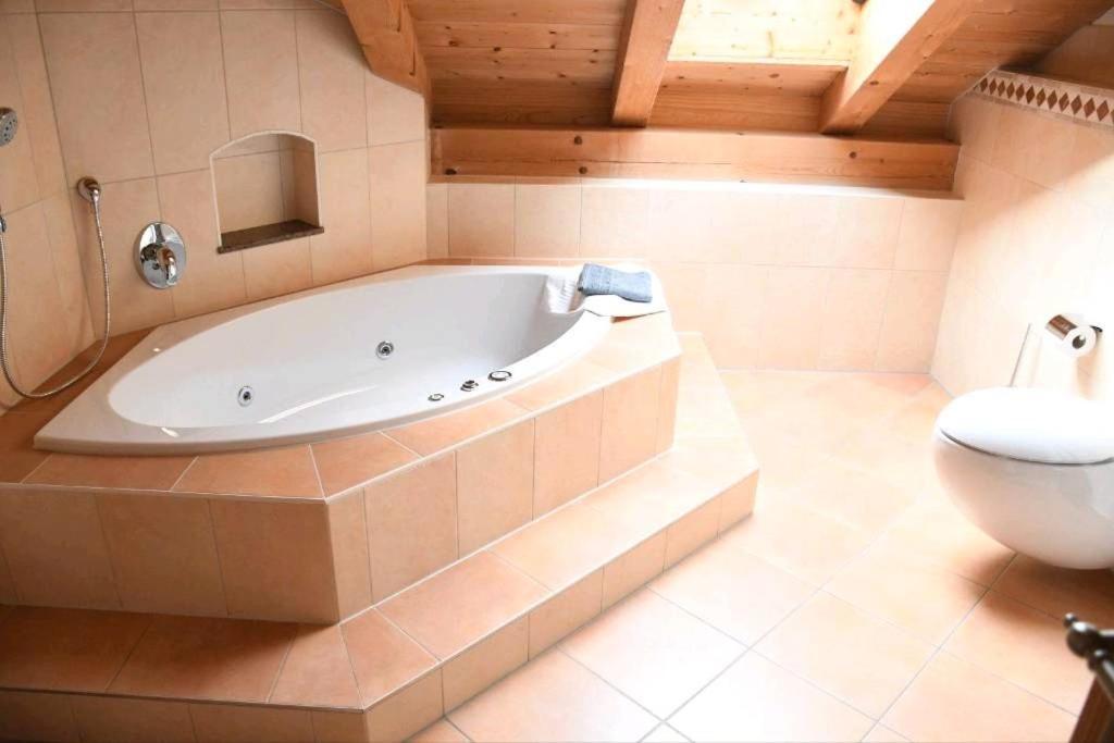 Ferienwohnung Glueck Saaldorf-Surheim Dış mekan fotoğraf